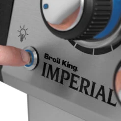 Broil King Imperial S590 PRO IR Gasgrill - Modell 2023 - SMART Deal Inkl. Grillfürst Grill Control Mit Companion Device Und Einstichthermometer -Küchengrill Rabatt Broil King Imperial S590 IR Knopf Beleuchtung