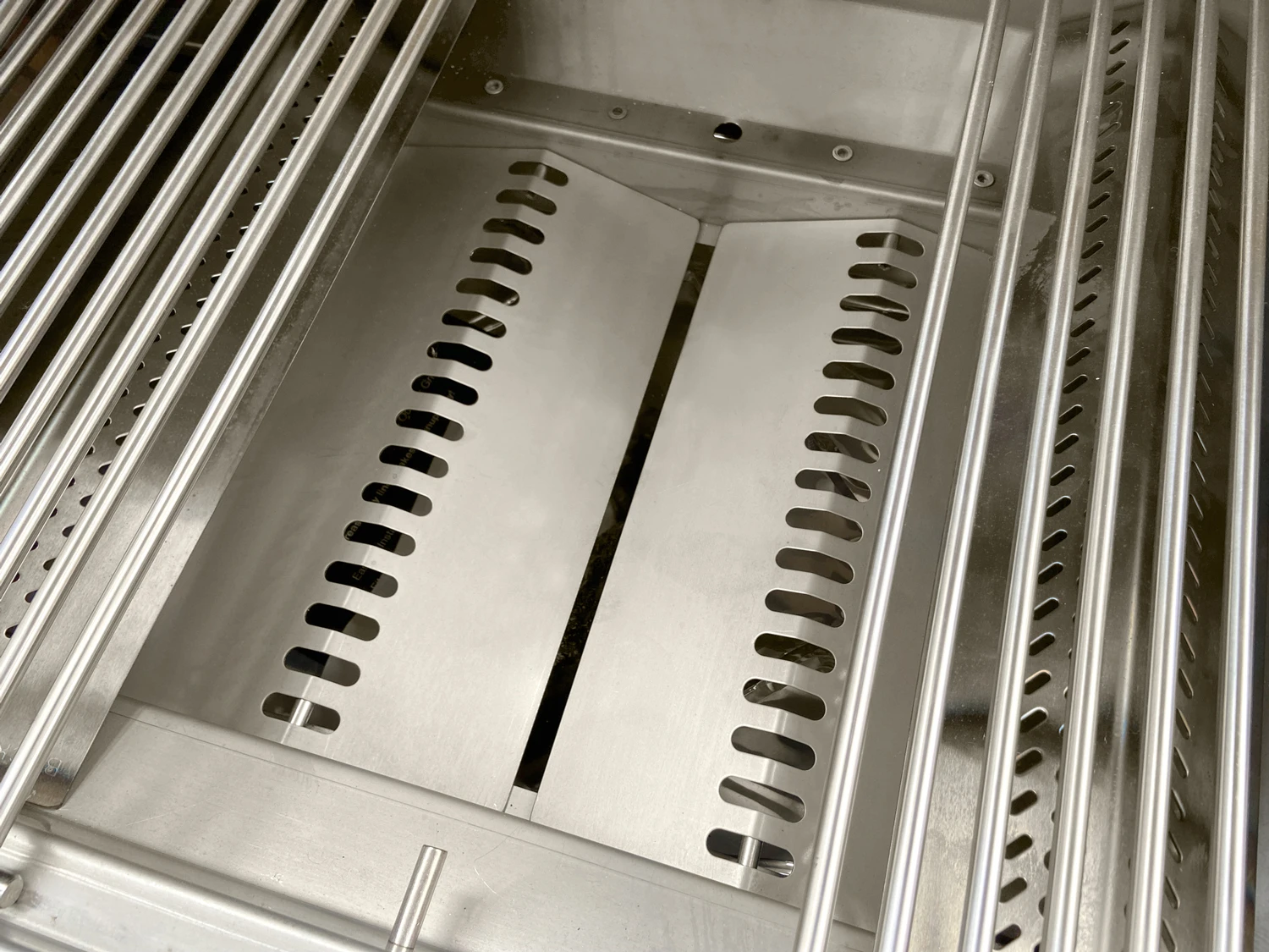 BULL 7 Burner Premium Gasgrill - Einbaugrill Mit Infrarot Mit Backburner, Seitenkocher Und Rotisserie 6 BULL 7 Burner Premium Gasgrill - Einbaugrill Mit Infrarot Mit Backburner, Seitenkocher Und Rotisserie – Bild 4