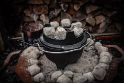 Grillfürst Dutch Oven Set BBQ Edition DO2 - X-DEAL Inkl. Tragetasche / Aufbewahrungstasche, Gusseisen Pflege Und Deckelheber -Küchengrill Rabatt DO 2 Grillbriketts