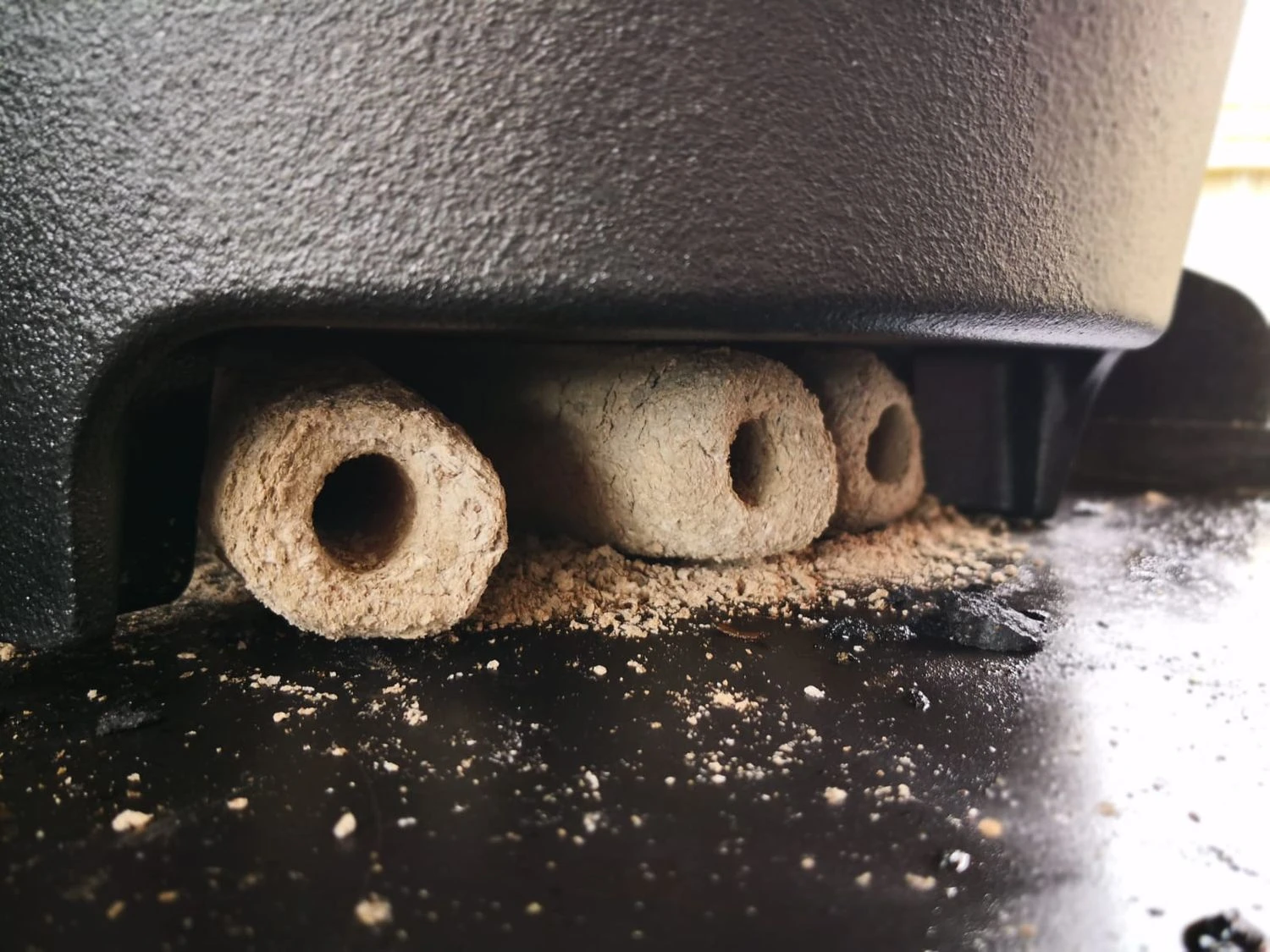 Grillfürst Dutch Oven Set BBQ Edition DO20 - X-DEAL Inkl. Tragetasche / Aufbewahrungstasche, Gusseisen Pflege, Ringreiniger, Deckelheber Und Bambus-Kochlöffel 5 Grillfürst Dutch Oven Set BBQ Edition DO20 - X-DEAL Inkl. Tragetasche / Aufbewahrungstasche, Gusseisen Pflege, Ringreiniger, Deckelheber Und Bambus-Kochlöffel – Bild 3