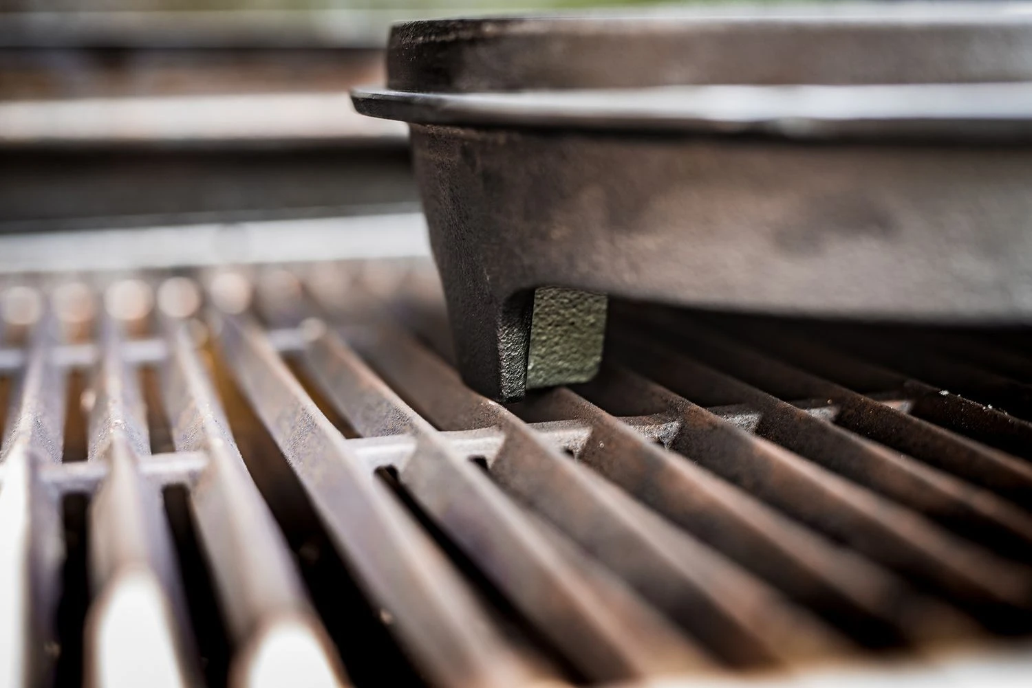 Grillfürst Dutch Oven Set BBQ Edition DO20 - X-DEAL Inkl. Tragetasche / Aufbewahrungstasche, Gusseisen Pflege, Ringreiniger, Deckelheber Und Bambus-Kochlöffel 4 Grillfürst Dutch Oven Set BBQ Edition DO20 - X-DEAL Inkl. Tragetasche / Aufbewahrungstasche, Gusseisen Pflege, Ringreiniger, Deckelheber Und Bambus-Kochlöffel – Bild 2