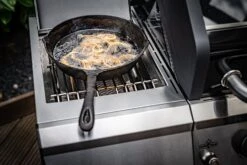 Grillfürst G410G 4-Brenner Gasgrill Mit Hochtemperaturbrenner Und Gusseisen Rosten - X-DEAL Inkl. Zubehörpaket -Küchengrill Rabatt Grillfuerst Gasgrill G410G Gusspfanne Steakzone