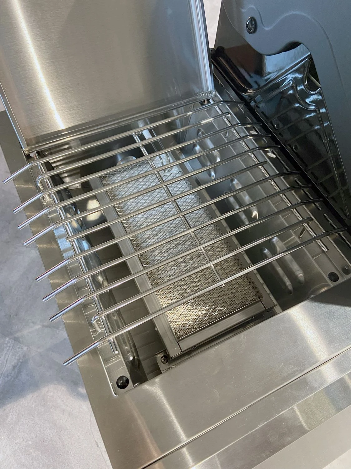 Grillfürst G510E 5-Brenner Gasgrill Mit Hochtemperaturbrenner Und Edelstahl Rosten - X-DEAL Inkl. Zubehörpaket 11 Grillfürst G510E 5-Brenner Gasgrill Mit Hochtemperaturbrenner Und Edelstahl Rosten - X-DEAL Inkl. Zubehörpaket – Bild 9