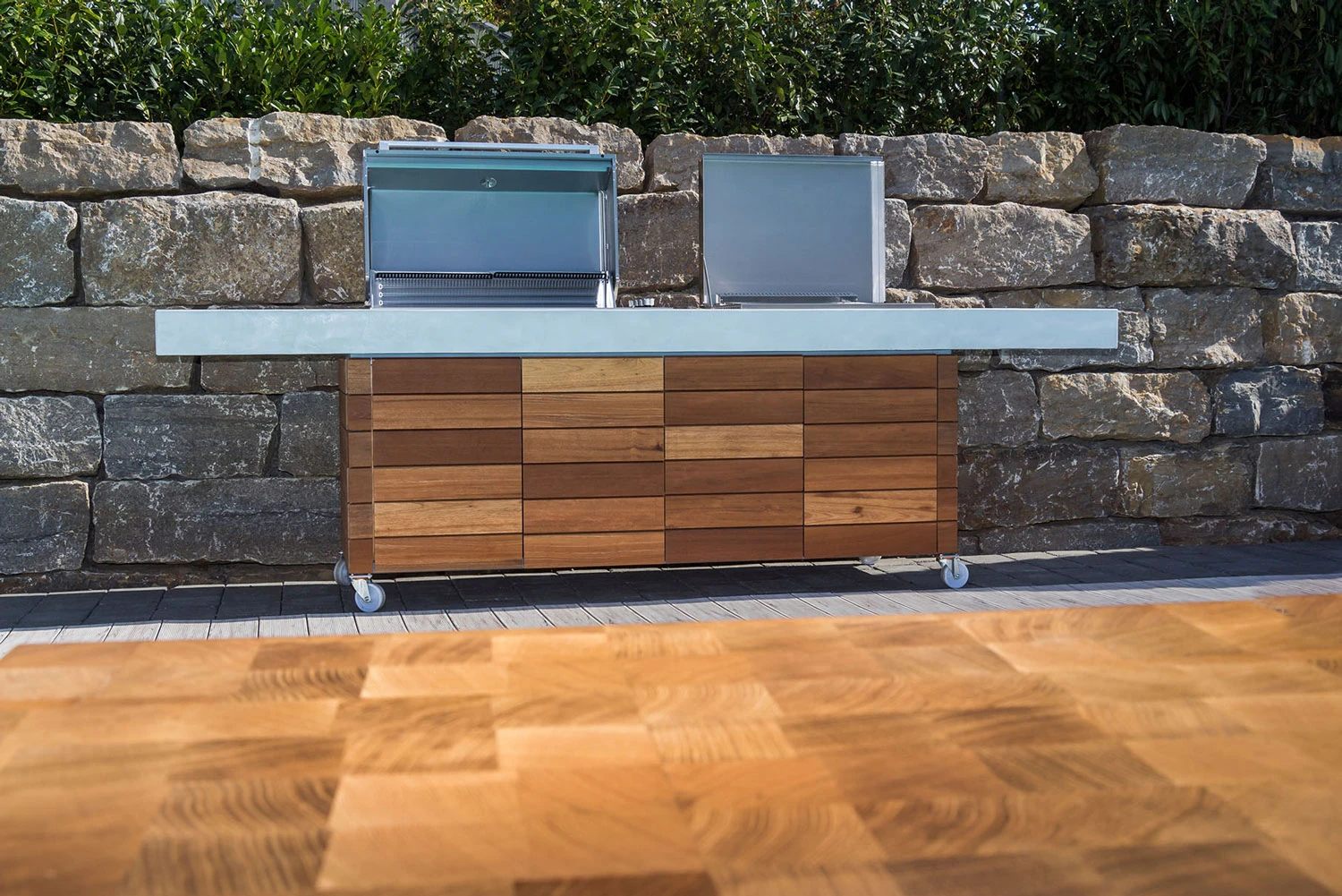 Grillfürst Outdoor Küche Mit Beton-Arbeitsplatte Und HPL-Unterschrank - Mit Edler Holzverkleidung (300 Cm X 80 Cm) - Mit Einbaugrill Und Planchagrill 3 Grillfürst Outdoor Küche Mit Beton-Arbeitsplatte Und HPL-Unterschrank - Mit Edler Holzverkleidung (300 Cm X 80 Cm) - Mit Einbaugrill Und Planchagrill