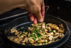 Grillfürst Dutch Oven BBQ Edition DO4 - Klaus Grillt Sonderedition -Küchengrill Rabatt Klaus grillt Dutch Oven Deckel Pilzpfanne 1