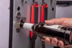 Grillfürst G521E 5-Brenner Edelstahl-Gasgrill - 1. FC Köln Edition - Edelstahlroste -Küchengrill Rabatt Koeln Grill Flaschenoeffner Unterschrank Tuer 3