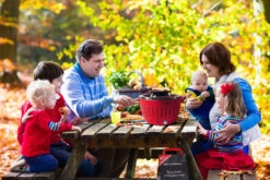 LotusGrill Classic - Holzkohle Tischgrill - Feuerrot Inkl. Tasche -Küchengrill Rabatt LotusGrill Classic Picknick Campinggrill