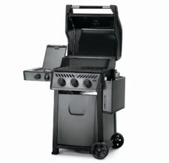 Napoleon Freestyle 365 Gasgrill, Graphit - Mit Seitenbrenner - Modell 2023 - X-DEAL Inkl. Abdeckhaube Und Gussplatte -Küchengrill Rabatt Napoleon Freestyle 365 SB Seite abgeklappt 1