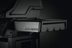 Napoleon Freestyle 425 Gasgrill, Graphit - Modell 2023 -Küchengrill Rabatt Napoleon Freestyle Seitenablage Besteckhaken 1