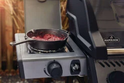 Napoleon Freestyle 365 Gasgrill, Graphit - Mit Seitenbrenner - Modell 2023 - X-DEAL Inkl. Abdeckhaube Und Gussplatte -Küchengrill Rabatt Napoleon Freestyle Seitenbrenner 1