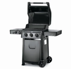 Napoleon Freestyle 365 Gasgrill, Graphit - Mit Sizzle Zone - Modell 2023 - X-DEAL Inkl. Drehspiess -Küchengrill Rabatt Napoleon Gasgrill Freestyle 365 Side Deckel offen 1