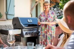 Napoleon Rogue SE 425 Gasgrill, Schwarz Mit Gussrosten, Sizzle Zone Und Heckbrenner - Hero Modell 2023 Inkl. Drehspieß 40 Napoleon Rogue SE 425 Gasgrill, Schwarz Mit Gussrosten, Sizzle Zone Und Heckbrenner - Hero Modell 2023 Inkl. Drehspieß -Küchengrill Rabatt Napoleon Gasgrill Rogue SE 425 Lifestyle 01