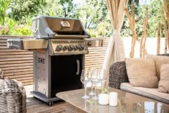 Napoleon Rogue SE 425 Gasgrill, Schwarz Mit Gussrosten, Sizzle Zone Und Heckbrenner - Hero Modell 2023 Inkl. Drehspieß 39 Napoleon Rogue SE 425 Gasgrill, Schwarz Mit Gussrosten, Sizzle Zone Und Heckbrenner - Hero Modell 2023 Inkl. Drehspieß -Küchengrill Rabatt Napoleon Gasgrill Rogue SE 425 Lifestyle Terasse 1
