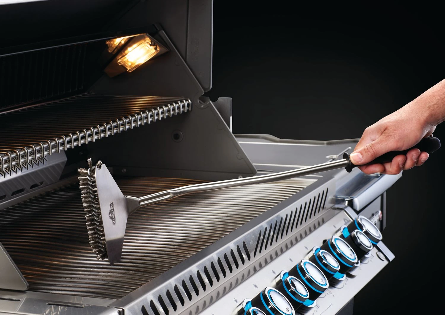 Napoleon Grillbürste Mit Edelstahlborsten Und Schaber 4 Napoleon Grillbürste Mit Edelstahlborsten Und Schaber – Bild 2