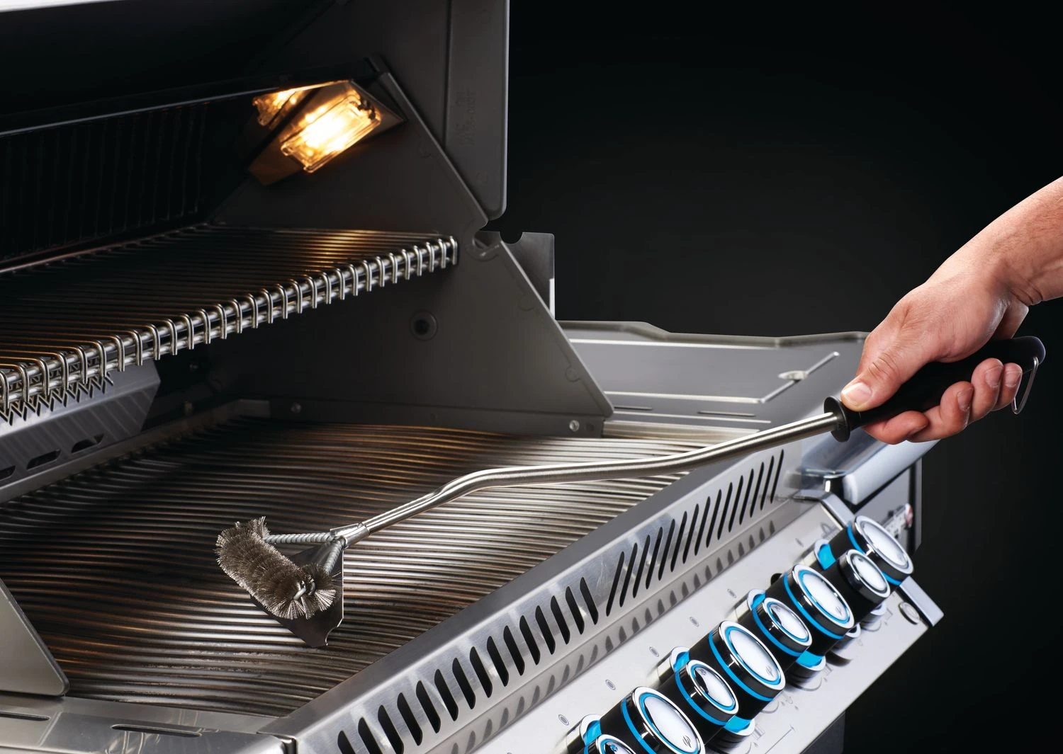 Napoleon Grillbürste Mit Edelstahlborsten Und Schaber 6 Napoleon Grillbürste Mit Edelstahlborsten Und Schaber – Bild 4