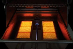 Napoleon Prestige Pro 825-3 Edelstahl Gasgrill Inkl. Drehspieß Und Bodenbeleuchtung + Gratis Napoleon TravelQ PRO285 Kompakt Gasgrill -Küchengrill Rabatt Napoleon Prestige Pro 825 sizzle zone