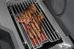 Napoleon Prestige Pro 500-3 Edelstahl Gasgrill Inkl. Drehspieß - X-DEAL Inkl. Napoleon TravelQ PRO285 Kompakt Gasgrill -Küchengrill Rabatt Napoleon Prestige Pro Sizzle Zone Steaks 4