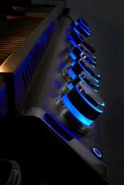 Napoleon Prestige Pro 825-3 Edelstahl Gasgrill Inkl. Drehspieß Und Bodenbeleuchtung + Gratis Napoleon TravelQ PRO285 Kompakt Gasgrill -Küchengrill Rabatt Napoleon Prestige Pro beleuchtere Drehregler blau 2