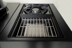 Outdoorchef Gas Kugelgrill Arosa 570 G Evo Black Style - Inkl. Blazing-/Cooking Zone Kit Plus Und Plancha -Küchengrill Rabatt Outdoochef Kugelgrill Arosa 570 G Blazing Zone