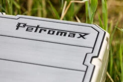 Petromax Haft-Auflage Für Kühlbox Kx50 Grau Mit Linien -Küchengrill Rabatt Petromax Haftauflage Kuehlbox grau Linien Detail