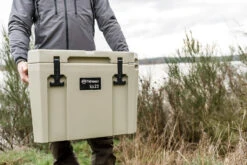 Petromax Kühlbox 25 Liter Sand - Inkl. Sitzkissen, Haft-Unterlage Und Einsatzkorb -Küchengrill Rabatt Petromax Kuehlbox kx25 sand anwendung