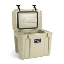 Petromax Kühlbox 25 Liter Sand - Inkl. Sitzkissen, Haft-Unterlage Und Einsatzkorb -Küchengrill Rabatt Petromax Kuehlbox kx25 sand open