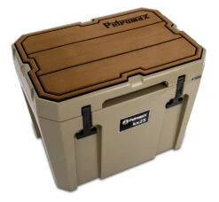 Petromax Kühlbox 25 Liter Sand - Inkl. Sitzkissen, Haft-Unterlage Und Einsatzkorb -Küchengrill Rabatt Petromax kx25 padw l Haft Auflage Kuehlbox kx25 sand braun Linien 5 1625042111