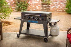 Pit Boss Plancha Grill Ultimate Plancha 4-Brenner - Mit Untergestell 40 Pit Boss Plancha Grill Ultimate Plancha 4-Brenner - Mit Untergestell -Küchengrill Rabatt Pit Boss Planchagrill Ultimate 4 Brenner Gasflaschenhalter