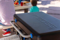 Pit Boss Plancha Grill Ultimate Plancha 3-Brenner - Mit Untergestell 32 Pit Boss Plancha Grill Ultimate Plancha 3-Brenner - Mit Untergestell -Küchengrill Rabatt Pit Boss Ultimate Plancha 3 Brenner Deckelgriff