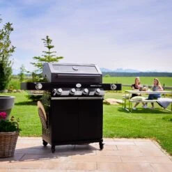Rösle Gasgrill BBQ-Station Videro G4-S Vario+ Nero Schwarz - Modell 2023 - SMART Deal Inkl. Grillfürst Grill Control + Abdeckhaube Und Grillplatte 31 Rösle Gasgrill BBQ-Station Videro G4-S Vario+ Nero Schwarz - Modell 2023 - SMART Deal Inkl. Grillfürst Grill Control + Abdeckhaube Und Grillplatte -Küchengrill Rabatt Roesle Videro G4 S Vario NERO matt schwarz Vario Halter 1