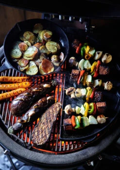 The Bastard Keramikgrill Classic Medium - Complete - Schwarz Glänzend - Modell 2023 -Küchengrill Rabatt The Bastard Medium Grillflaeche Pfanne 1