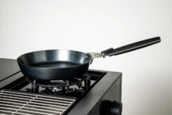 Outdoorchef Carbonstahl Pfanne Ø 24 Cm -Küchengrill Rabatt outdoorchef carbonstahl pfanne grill 14 491 47 1